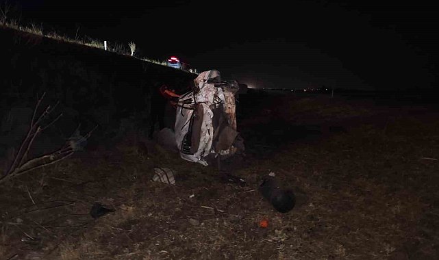 Siverek'te otomobil şarampole devrildi: 2 kişi yaralandı