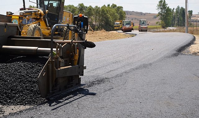 Söğüt'e bağlı köy yolları asfaltlama çalışmaları ile yenileniyor