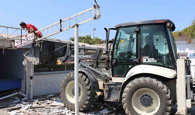 Söke'de eski otogar alanında söküm çalışması başladı