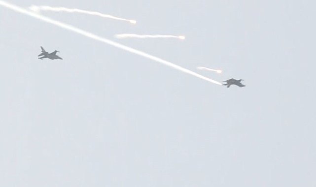 SOLOTÜRK'ten İstanbul semalarında nefes kesen gösteri