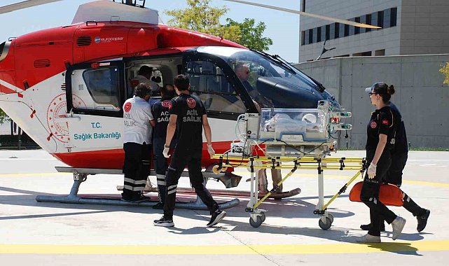 Solunum sıkıntısı çeken 4 buçuk aylık prematüre bebek helikopterle Eskişehir'e getirildi