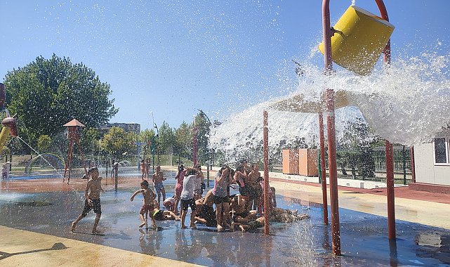 Su parkı çocuklara yazın keyfini yaşatıyor