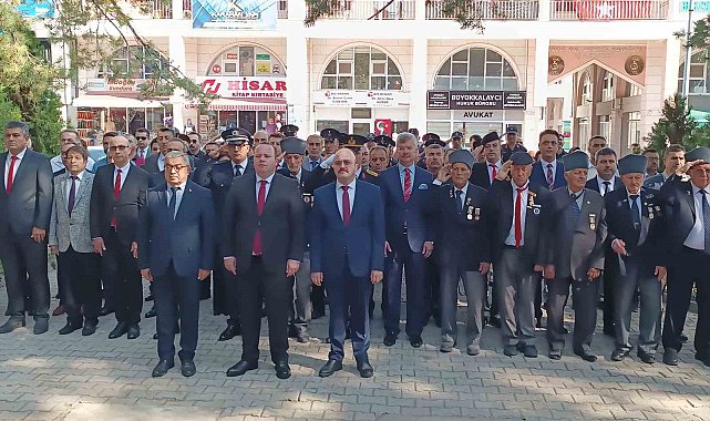 Şuhut'ta 30 Ağustos Zafer Bayramı kutlamaları çelenk sunumu ile başladı