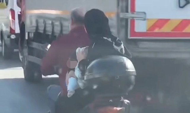 Sultanbeyli'de bir motosiklette 4 kişi: O anlar kamerada