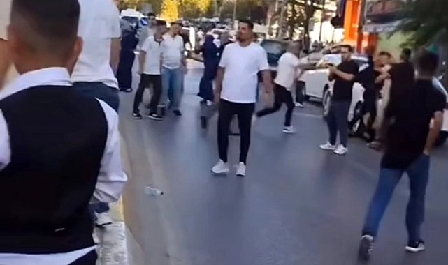 Sultanbeyli'de düğün konvoyundaki iki grup arasındaki kavga kamerada