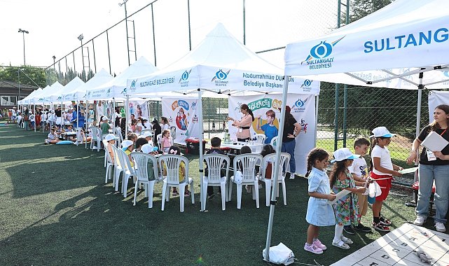 Sultangazi Belediyesi'nin "Bilim Firarda" otobüsündeki renkli etkinliklerde 40 bin çocuk buluştu