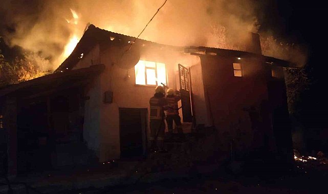 Susurluk&#039;ta ev yangında kullanılamaz hale geldi