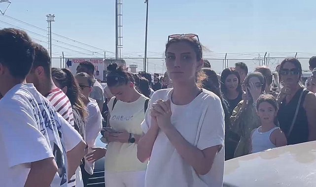 Tahliye kararı sonrası Dilan Polat'ın yakınları cezaevi önüne geldi