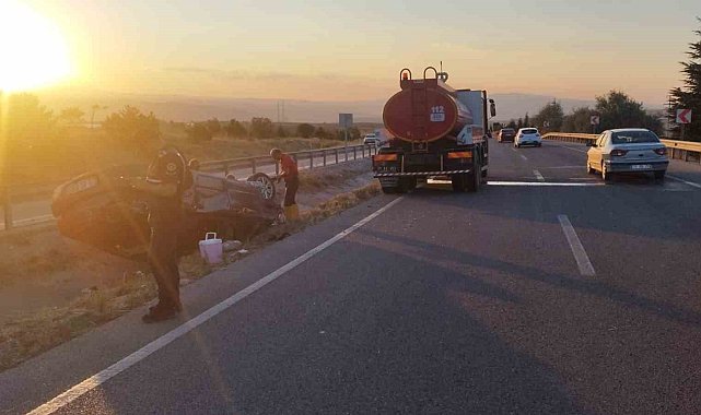 Takla atan otomobildeki 4 kişi yaralandı