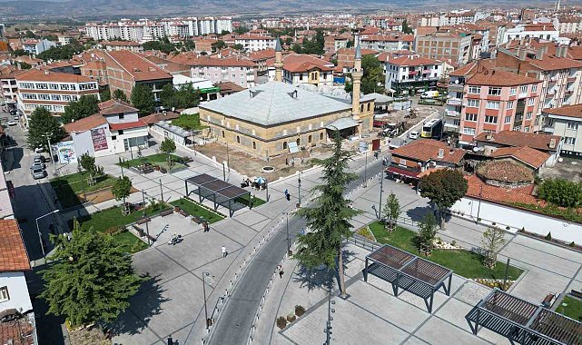 Tarihi Çorum Ulu Cami'de ağaç katliamı