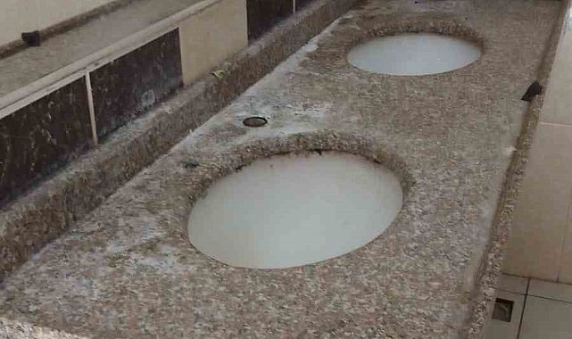 Tarsus'ta tuvaletlerin muslukları çalındı