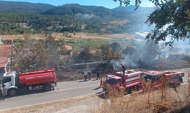 Tavşanlı'da kullanılmayan 2 ev küle döndü
