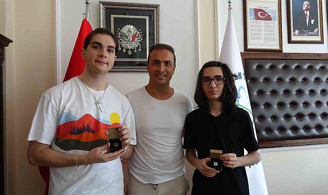 Tavşanlılı öğrenciler YKS'de hem ailelerini hem de eğitim camiasını gururlandırdı