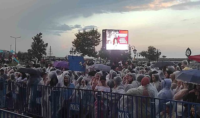 Tekirdağ'da sağanak yağış etkili oldu