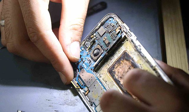 Telefon bomba gibi patlamıştı, teknik servis vatandaşı böyle uyardı