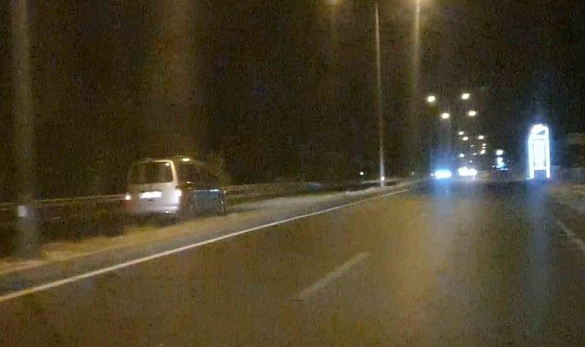 Ters şeritte 2 kilometre gitti, trafiği birbirine kattı