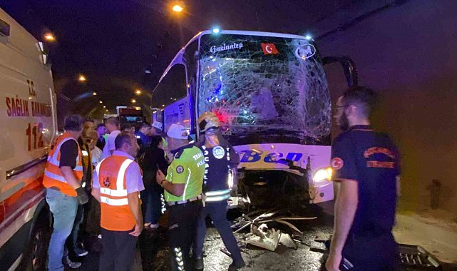 Tır, otomobil ve 2 otobüsün karıştığı kazada ortalık savaş alanına döndü: 15 yaralı