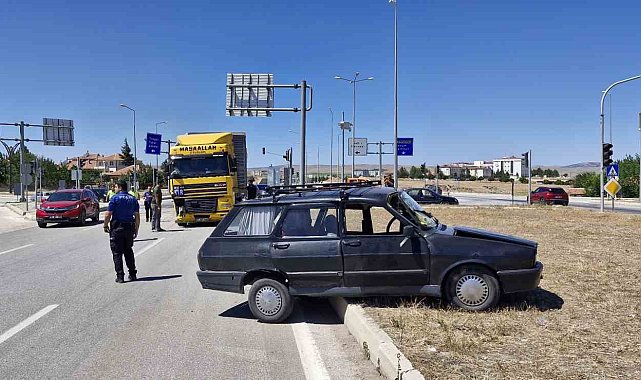 Tırla çarpışan otomobil yaklaşık 50 metre sürüklendi