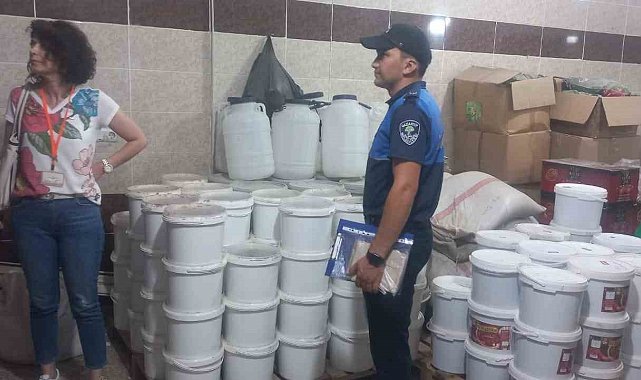 Tonlarca bozulmuş ve etiketsiz ürün imha edildi