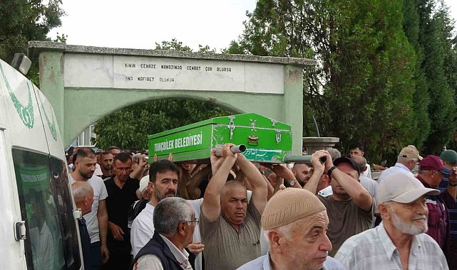 Trafik kazasında hayatını kaybeden genç gözyaşları içinde defnedildi