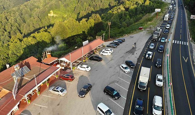 Tünel kapandı, Bolu Dağı esnafı yoğunluktan işleri yetiştiremiyor
