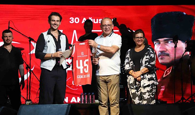 Turgutlu Belediyesinden Zafer Bayramı'nın 102. yılında muhteşem kutlama