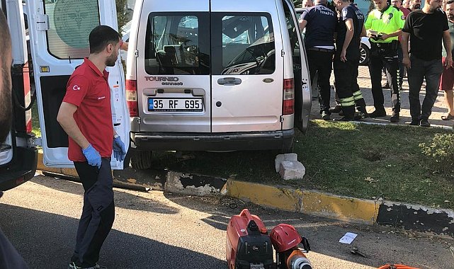 Turgutlu'da tırın çarptığı araçta bulunan baba kız yaralandı