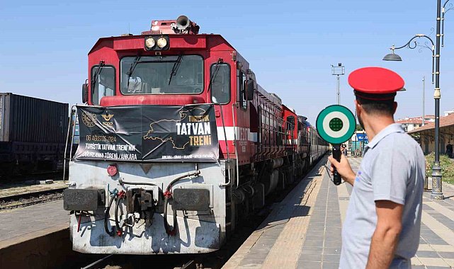 Turistik Tatvan treni Elazığ'da