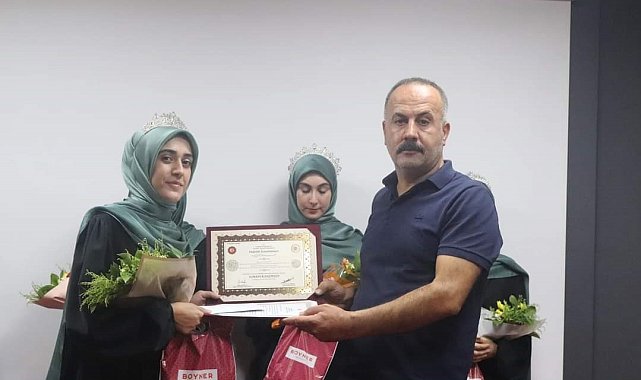 Tutak'ta hafızlar için icazet ve taç giyme merasimi yapıldı