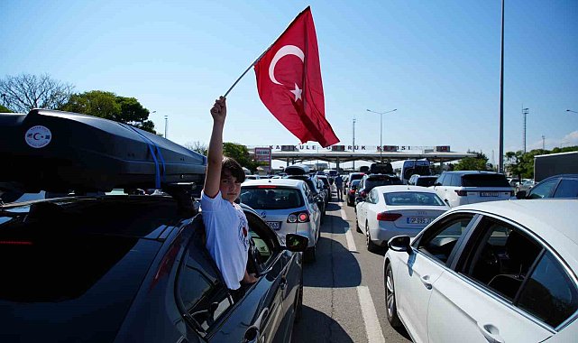 Ülkeden ayrılan gurbetçi gözyaşları döktü