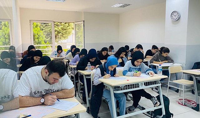 Ümraniye Belediyesi ile 280 öğrenci üniversiteli oldu