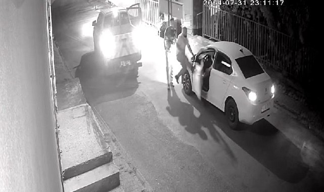 Ümraniye'de resmi araç ile yol kesen İBB çalışanları sürücüyü darp etti