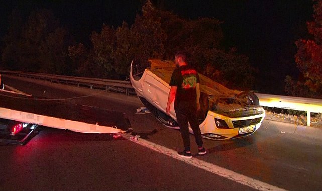 Ümraniye'de şerit değiştirirken başka bir araca çarpan otomobil takla attı: 1 yaralı