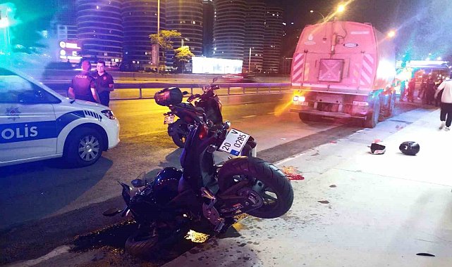Üsküdar'da motosiklet İBB'nin yol temizleme aracına çarptı: 1 ağır 2 yaralı
