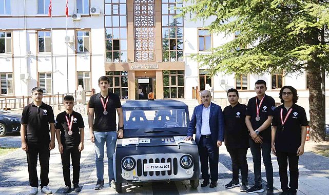 Vali Dağlı, "Gençlerimizin bilim ve teknolojiye sunacağı her katkı önemli"