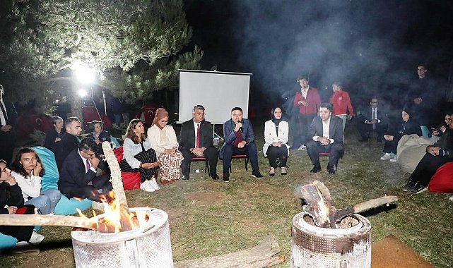 Vali Işın, Zafer Kampı'nda gençlerle bir araya geldi