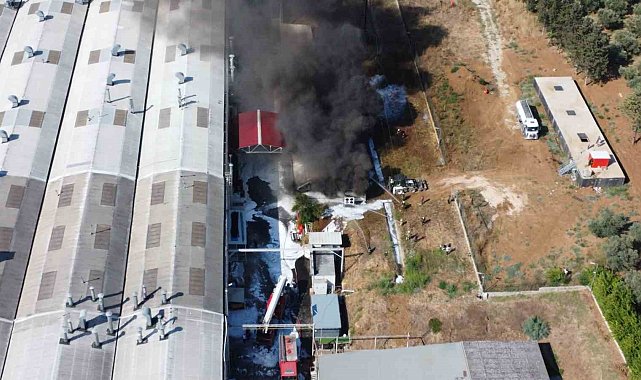 Yat fabrikasındaki yangın 4,5 saat sonra kontrol altına alındı