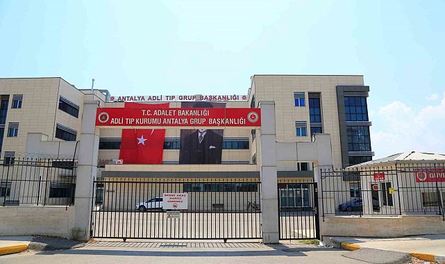 Yıldırım çarpması sonucu hayatını kaybeden genç Finike&#039;de toprağa verilecek