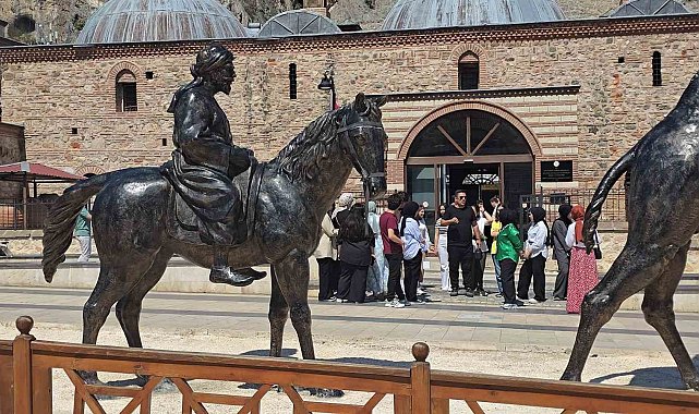YKS'de başarılı olan gençlere ödül olarak Tokat'ta kültür turu düzenlendi
