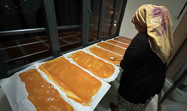 Yüksekova'da pestil yapımı