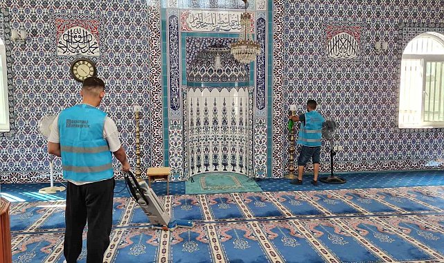 Yükümlüler Yunusemre'de camileri temizliyor