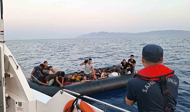 Yunanistan'ın Türk karasularına geri ittiği 31 düzensiz göçmen kurtarıldı