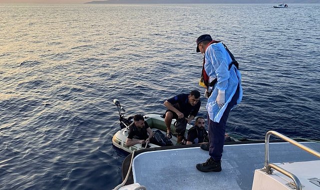 Ayvacık açıklarında lastik botları arıza yapan ve sürüklenen 4 kaçak göçmen kurtarıldı
