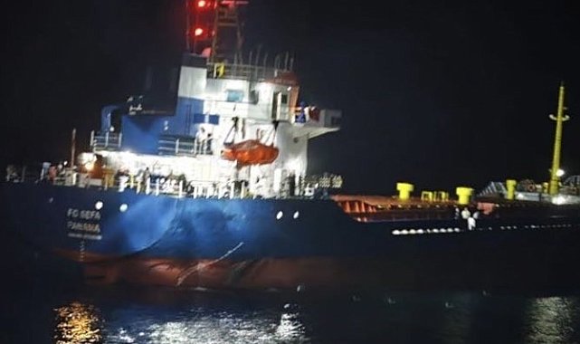 Çanakkale Boğazı'ndan geçen kuru yük gemisi makine arızası yaptı