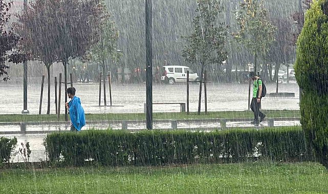 Düzce, Zonguldak ve Bartın için gök gürültülü sağanak yağış uyarısı