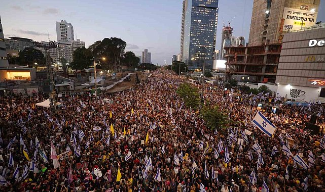 İsrail'de binlerce kişiden hükümet karşıtı protesto: "Her gün Netanyahu'nun Rus ruleti"