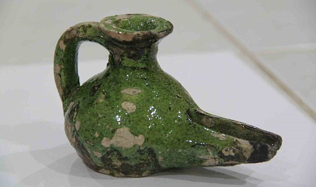 Kalehisarda 800 yıllık kandil bulundu