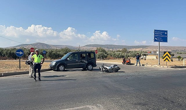 Kilis'te motosiklet ile hafif ticari araç çarpıştı: 1'i ağır 2 yaralı