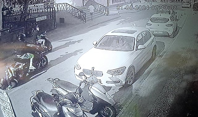 Sürücünün tek teker şovu genç kızı hastanelik etti