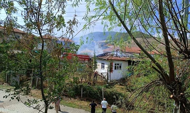 Yarımsöğüt köyünde bir ev alevlere teslim oldu